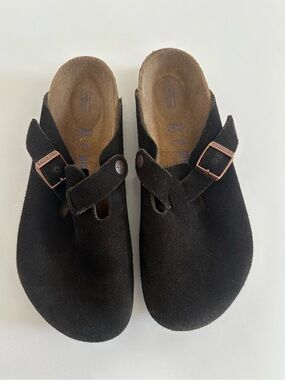 Birkenstock Boston Clog Dark Brown. Women's leather clogs. Fall shoes. Like new.